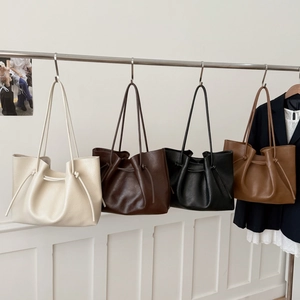 Minimalist large capacity tote bags in four classic colors for office and daily commuting