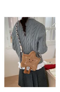 Sac bandoulière en peluche marron en forme d'étoile avec broderie visage souriant