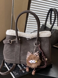Sac à Main en Cuir PU pour Femmes Avec Bordure en Peau de Mouton Artificielle Sac à Bandoulière Hiver Avec Charme Monstre Peluche