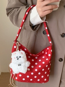Sac sous le bras à pois rouges pour femmes avec un charmant pendentif chien en peluche