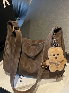 Women Large Capacity PU Leather Hobo Tote Bag Minimalist Pleated Shoulder Bag With Cute Bear Pendant Commuter Handbag
