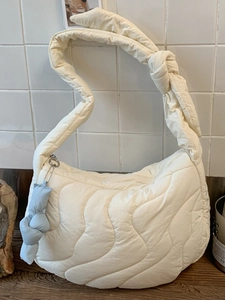 Women Minimalist Quilted Shoulder Bag Solid Color Large Capacity Padded Crossbody Bag Fashion Casual Commuting Hobo Bag With Pendant