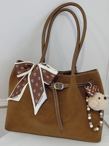 Grand Sac Cabas Vintage pour Femmes en Similicuir PU Minimaliste Sac à Épaule Avec Foulard Soie Pendentif Ours Main