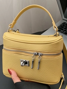 Elegante borsa a tracolla gialla in pregiata pelle a grana litchi per donna