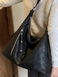 Sac cabas noir grande capacité en similicuir avec double fermeture éclair et rivets