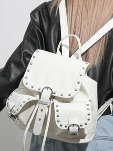 Sac à dos blanc vintage en cuir PU avec rivets argentés et style urbain chic