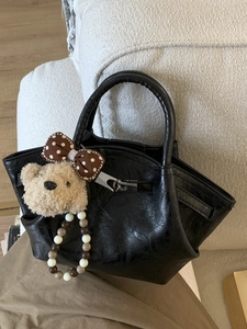 Trendy Minimalist PU Leather Bucket Bag For Women Retro Glossy Texture Shoulder Crossbody Bag With Plush Bear Pendant