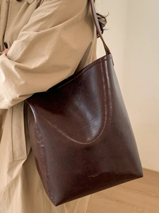 Retro dark brown leather bucket bag with large capacity for women's daily commute