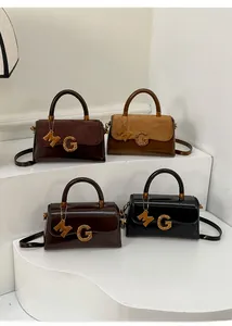 Detailed close-up of textured matte tote bags in four retro colors with metal G logo