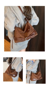 Vue détaillée du grand sac bandoulière en daim marron avec boucle en cuir vintage