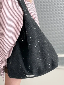 Minimalist black large capacity canvas tote bag with white star pattern for women
