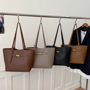 Fashionable large capacity leather tote bags in four classic colors with metal buckles