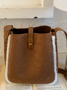 Damen Vintage Wildleder-Optik PU Beuteltasche Mit Kunstpelzbesatz Winter Mode Schulter Umhängetasche Gold Schloss Dekorative Handtasche