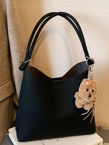 Grand Sac Fourre-tout Hobo pour Femme en Cuir PU avec Texture Litchi Sac à Bandoulière avec Pendentif Ours Mignon Sac à Main de Mode