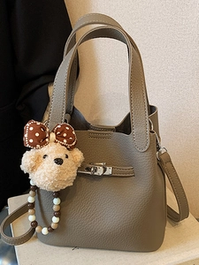 Sac Seau Minimaliste en Cuir PU Avec Pendentif Ours pour Femmes Sac à Bandoulière Style Urbain Couleur Unie Sac Navette