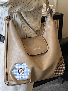 Retro large camel tote bag for women with floral patch and plaid stitching accents
