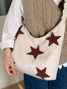 Beige tote bag with brown stars and ruffled shoulder strap for casual autumn style
