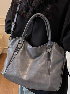 Chic grey large-capacity tote bag in crinkled faux leather with adjustable shoulder strap