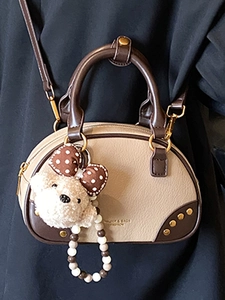 Vintage bowling handbag in beige and brown leather with bear charm and beaded strap