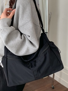 Minimalist black large capacity messenger bag with multi-pocket nylon shoulder strap