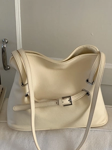 Sac Tote pour Femmes Vintage Grande Capacité en Cuir PU Mode Navette Sac à Épaule Bandoulière Avec Boucle Magnétique Décor Hardware Argent