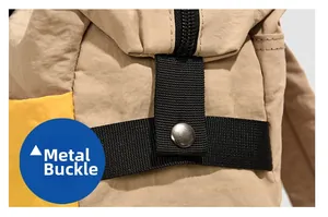 Vue détaillée du bouton pression en métal et des coutures renforcées en tissu nylon