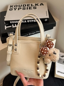 Urban Minimalist Women Bucket Bag Lychee Texture PU Leather Crossbody Handbag With Detachable Plush Bear Charm Versatile Fashion Shoulder Bag