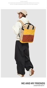 Détail du sac à dos tricolore kaki, jaune et marron avec des poignées robustes