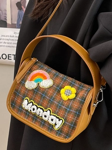 Vintage Karotasche mit 'Monday' Stickerei, Regenbogen und Blumen-Akzenten für Damen