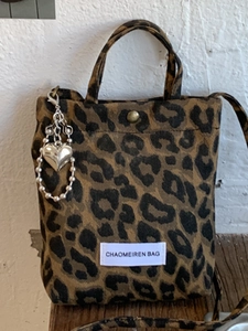 Sac à Main Carré en Toile Imprimé Léopard Avec Pendentif Coeur Sac à Bandoulière Mode Femme Sac de Téléphone
