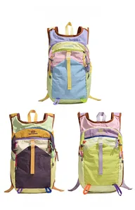 Détail de sacs à dos de randonnée légers et imperméables en plusieurs coloris pour voyage