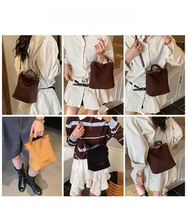 Vues multiples de sacs seaux en velours côtelé marron et noir avec bandoulière