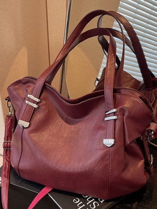 Grand sac cabas bordeaux avec poignées supérieures et bandoulière amovible en cuir PU