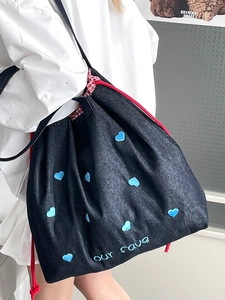 Große Denim-Tragetasche mit blauen Herz-Patches und Stickerei für Damen