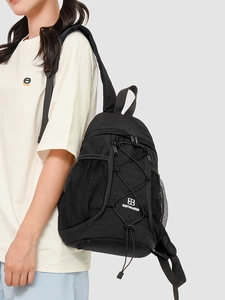 Sac à dos extérieur léger noir classique pour femmes avec système d'élastique frontal
