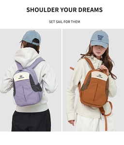 Vue détaillée du sac à dos bicolore montrant les perspectives latérales et arrière du design