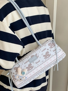 Sac à épaule rétro avec motifs de fraises et chevaux et charmant pendentif lapin