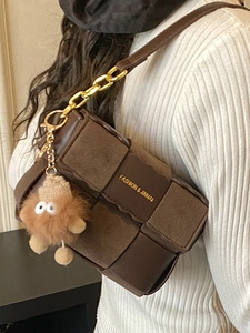 Retro brown woven crossbody square bag with gold chain strap and plush pendant