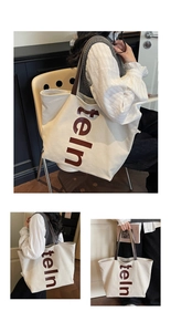 Gros plan sur un grand sac cabas en toile avec imprimé teln et anses en cuir marron
