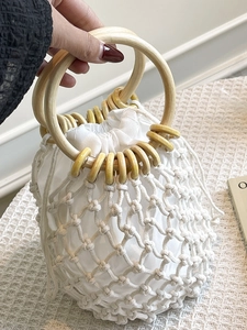 Sac seau en paille tissé à la main avec poignées en bois et doublure à cordon serrage