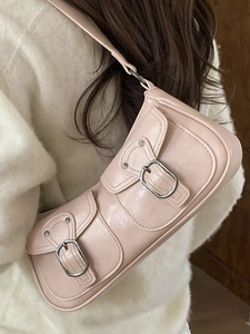 Borsa a spalla minimalista in pelle stropicciata rosa chiaro con doppie tasche frontali