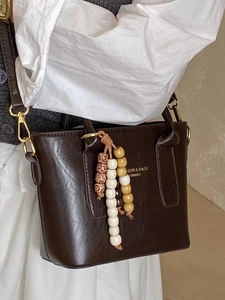 Fashionable dark brown vintage PU leather crossbody bucket bag with wooden bead charm