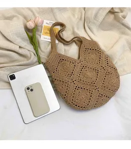 Détail du sac cabas en corde de coton tressée montrant la texture et la taille réelle