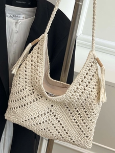 Handgewebte beige Häkel-Einkaufstasche mit Fransen und geometrischem Muster am Bügel