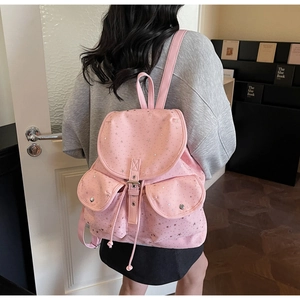 Sac à dos rose avec motif étoiles argentées, deux poches frontales et fermeture à rabat