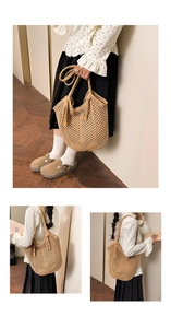 Détail d'un sac cabas en crochet avec motif ajouré et pampilles à franges assorties