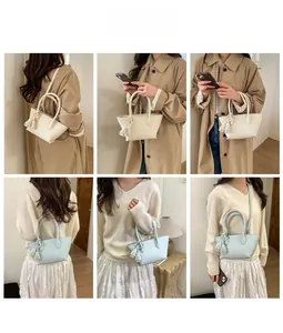 Collage de sacs seaux minimalistes avec glands dans divers scénarios de style