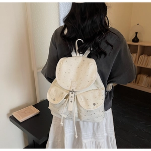 Sac à dos en toile blanche avec étoiles argentées et multiples poches pratiques