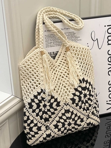 Sac cabas au crochet fait main avec motif ajouré et pompons à franges pour les vacances