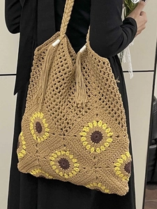 Sac fourre-tout en crochet bohème avec motifs tournesols et breloques à franges